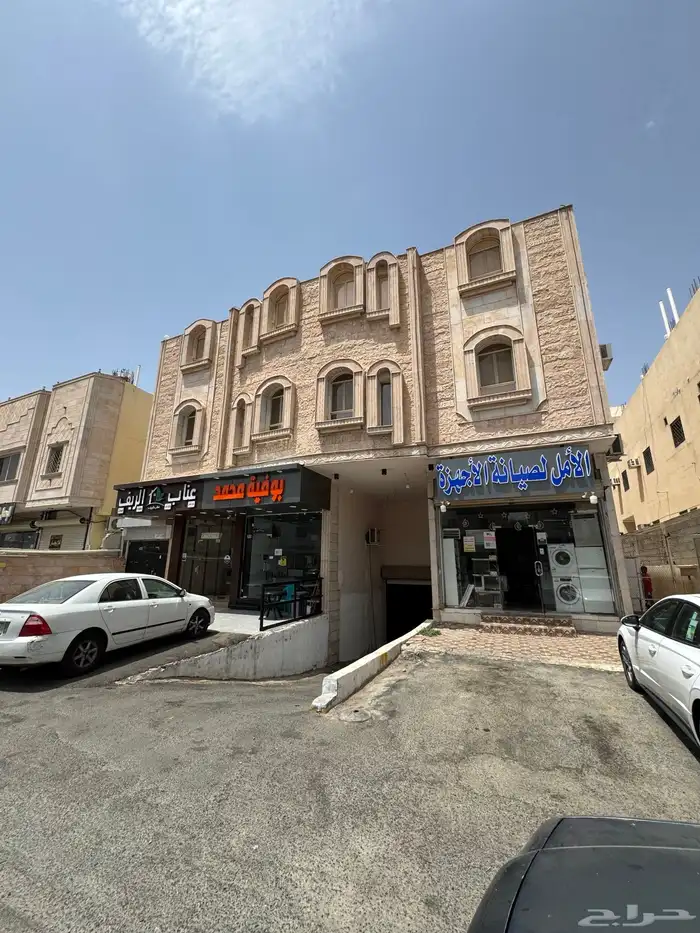 فرصه للبيع عماره تجاري شقق ومحلات 1