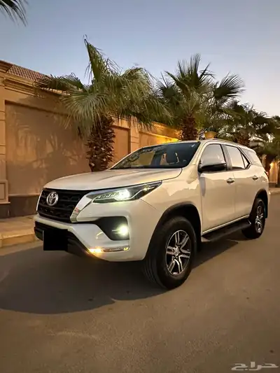 نوع السيارة   تويوتا فورشنر VX1 2023 بنزين الممشى 49 الف 3