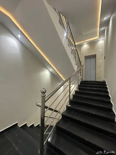 للبيع ادوار علويه بأسطح خاصه ومصعد راكب تشطيبvipبحي الضيافه 3