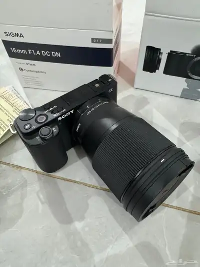 كاميرا سوني zv-e10 مع عدسة سجيما 16mm 1