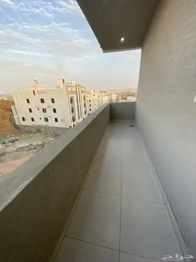 للبيع روف علوي مع ملحق مصعدشغال موقع متميزقرب مطارأبهاحطين 10