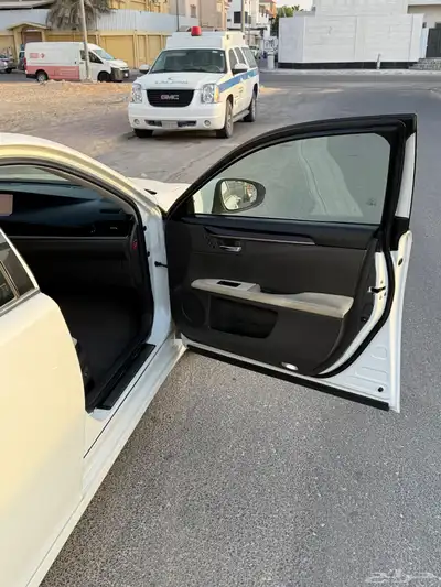 لكزس اي اس 350 2
