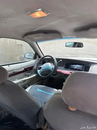 سيارة فورد قراند ماركيز موديل 2000 0