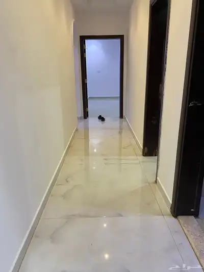 شقة خمس غرف بحي الريان خلف محطة الشرقية 14