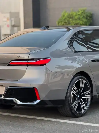 BMW 735 Li 2025 شبة جديد على الضمان KIT M 9