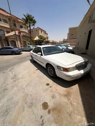 سيارة فورد قراند ماركيز موديل 2000 2