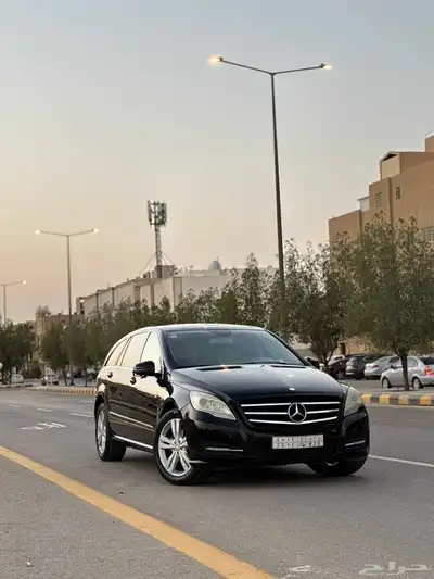 مرسيدس للبيع اليوم بسعر مغري بداعي السفر سيارة عائلية فخمه 51
