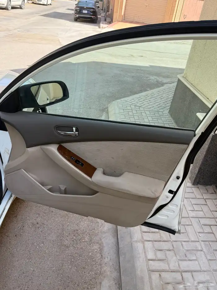 للبيع نيسان التيما 2010 - أبيض 25