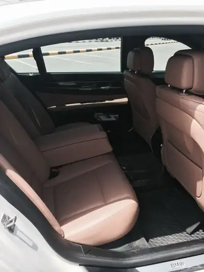 bmw 740 2013 مخزن 8