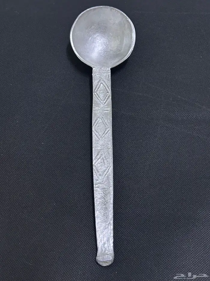 مغارف معدن قديم منقواش 0