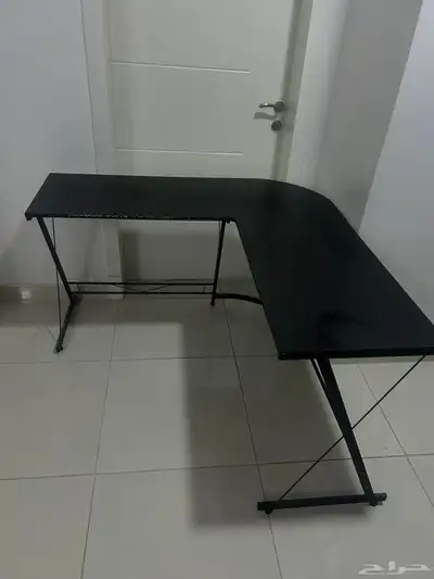 للبيع شاشه LG وسماعه G435 و اكس بوكس 360 و طاولة حرف L سوداء 13