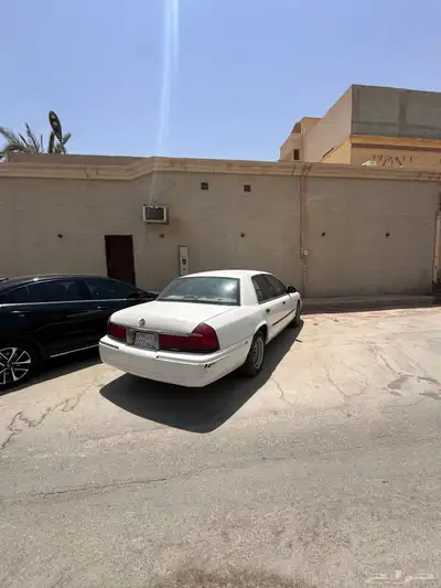 سيارة فورد قراند ماركيز موديل 2000 7