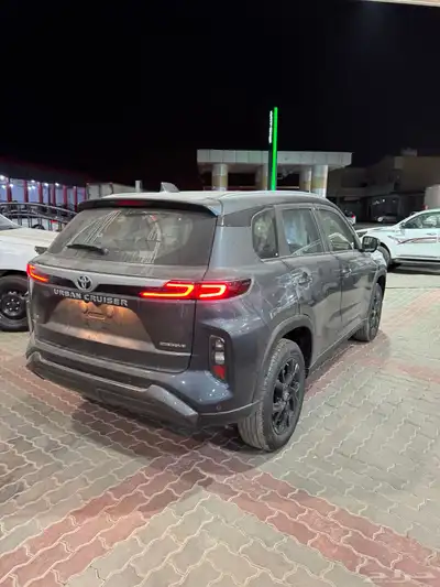 تويوتا اوربان GLX بنزين 2025 2