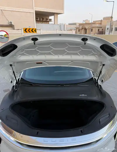 لوسيد اير بيور 2024   Lucid Air Pure 4