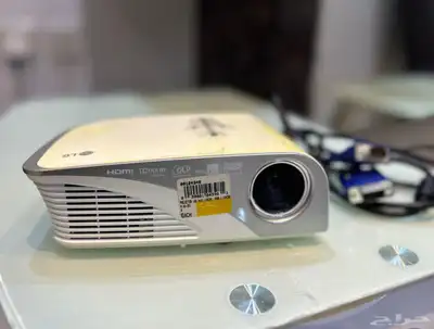 بروجكتر LG 2