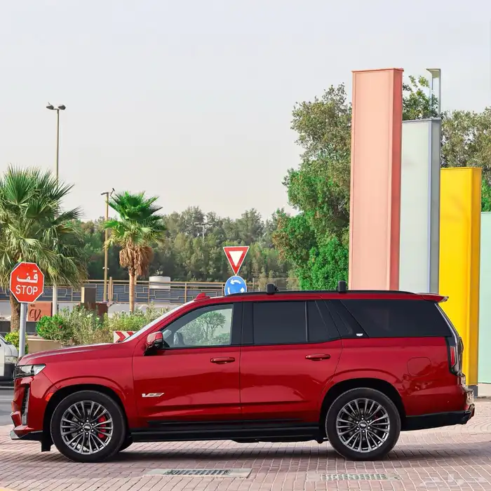 2023 CADILLAC Escalade V ESV REDفي الامارات 3