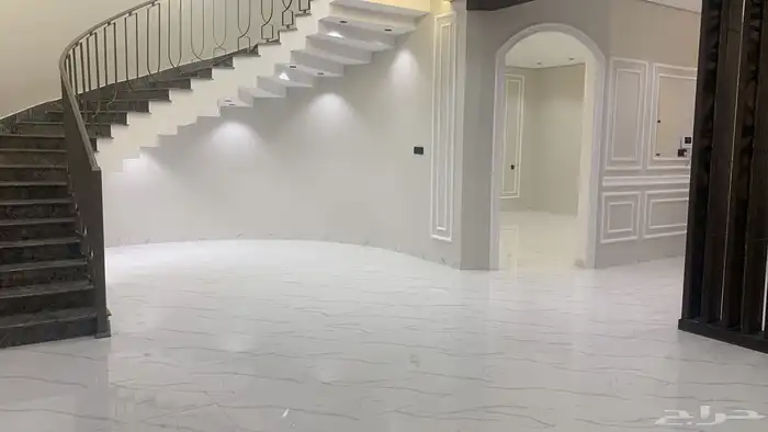 للبيع فلل مودرن فخمه بحي الوادي 3