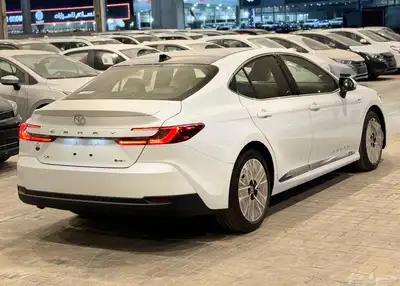 تويوتا كامري LE هايبرد 2025 اصفار ( بأقل سعر ) 5