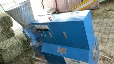 مكينة اعلاف تكعيب للحيونات 0