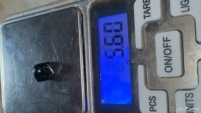 حجر كريم اسود 8