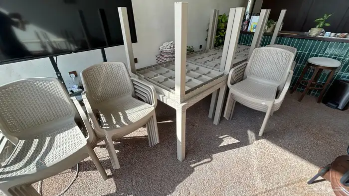 كراسي وطاولات للبيع 1