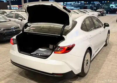 تويوتا كامري LE هايبرد 2025 اصفار ( بأقل سعر ) 32