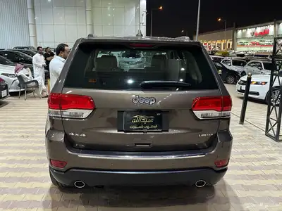 جيب جراند شيروكي موديل 2018 فل كامل لمتيد 33