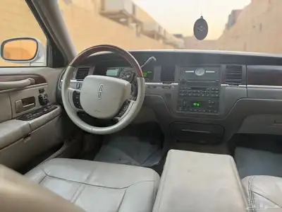 لينكولن تاون كار 2007 13