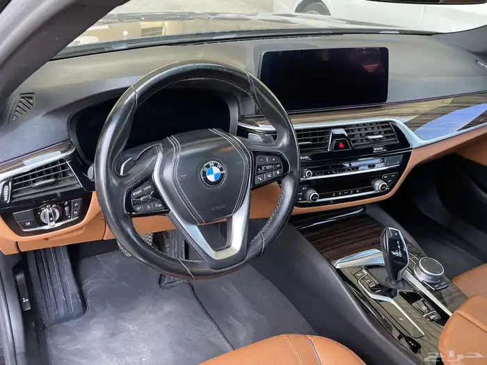 للبيع بي ام دبليو 2022 فئه 520i سعودي 13