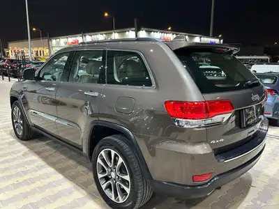 جيب جراند شيروكي موديل 2018 فل كامل لمتيد 35