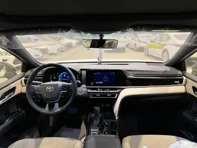 تويوتا كامري LE هايبرد 2025 اصفار ( بأقل سعر ) 19