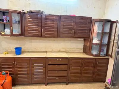 دولاب مطبخ  طقم جلوس  جزامة   كولر ماء  مكنسة سجاد  واشياء 0
