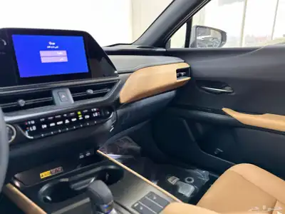 لكزس UX 2024 9