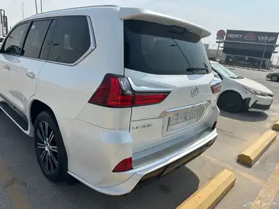 جيب لكزس 2021 LX570 - ممشى قليل بحالة الوكالة .. 19