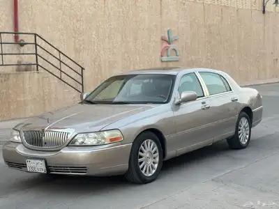 لينكولن تاون كار 2007 3
