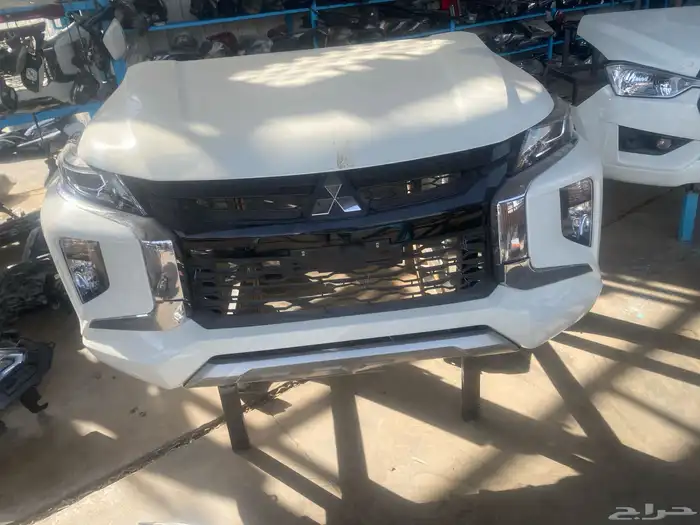 واجهه موستبيشي L200 0