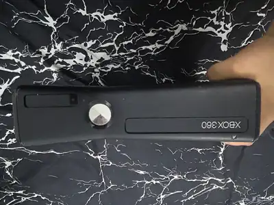 للبيع شاشه LG وسماعه G435 و اكس بوكس 360 و طاولة حرف L سوداء 5
