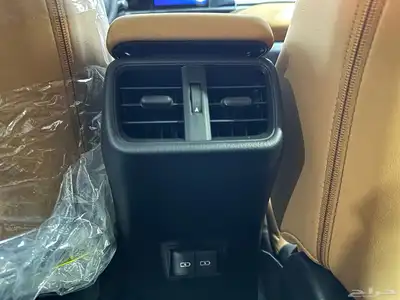 لكزس UX 2024 11
