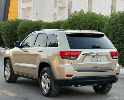 جيب شروكي 2012 لاريدو (بحالة ممتازة) 6