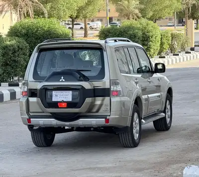 باجيرو GLS 2020 ذهبي 8