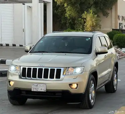 جيب شروكي 2012 لاريدو (بحالة ممتازة) 1