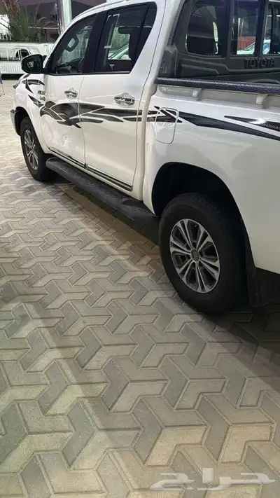 نبيع هايلكس 2022 ديزل ممشى قليل فل كامل . 5