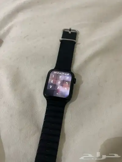 للبيع ساعة ابل SE2 نظيفه شبه جديده 0