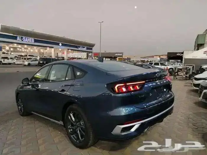 فورد تورس 2.0 امبينتي بنزين موديل 2025 10