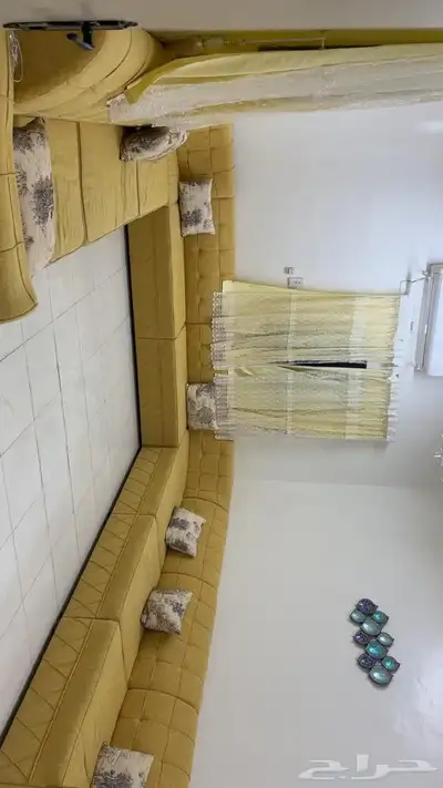 كنب ثمان قطع مع اثنين زاويه   . قياس الغرفه 4 5 1