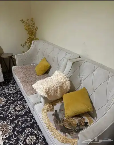 سلام عليكم كنب نضيف مستخدم مع اغراضه وطولته وعلى اليوم 1