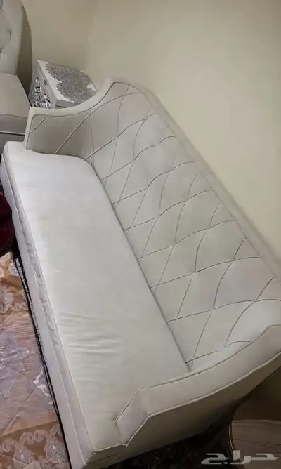 سلام عليكم كنب نضيف مستخدم مع اغراضه وطولته وعلى اليوم 6
