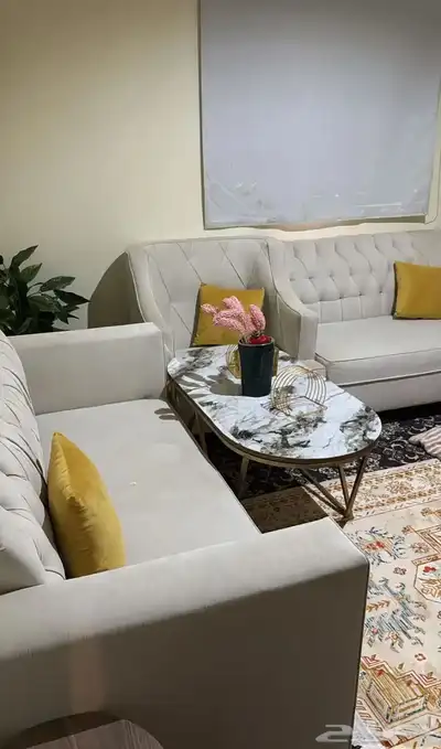 سلام عليكم كنب نضيف مستخدم مع اغراضه وطولته وعلى اليوم 12