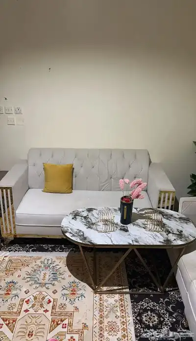 سلام عليكم كنب نضيف مستخدم مع اغراضه وطولته وعلى اليوم 11