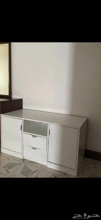 مكتبة   طاولة   مساحة تخزين 1